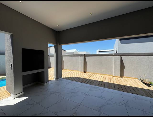 3 BEDROOM HOUSE FOR SALE IN SANDOWN